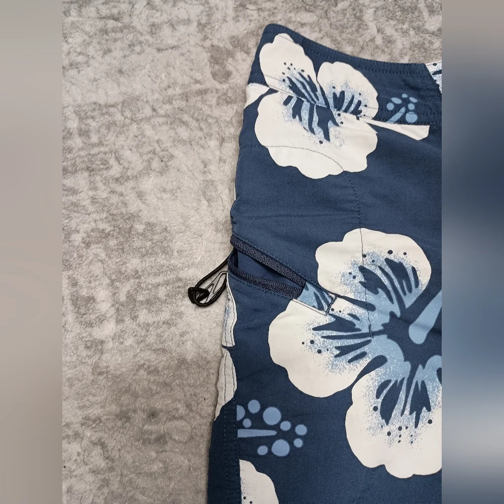 Patagonia Blue Floral Men's board shorts Size 32